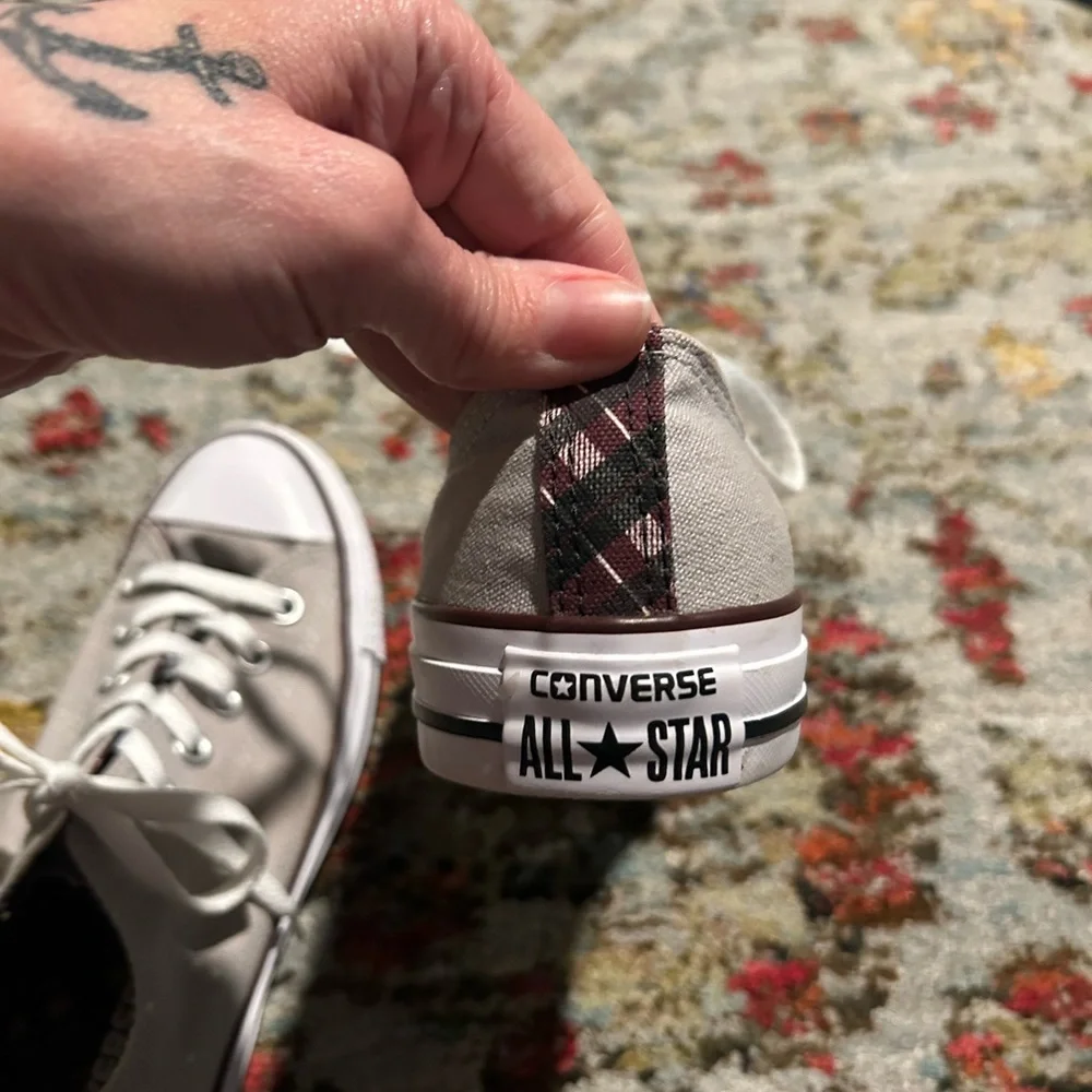 Converse All Star Woman’s Size 9 Grey and Maroon Low Top Sneakers Y2K plaid - Picture 8 of 10